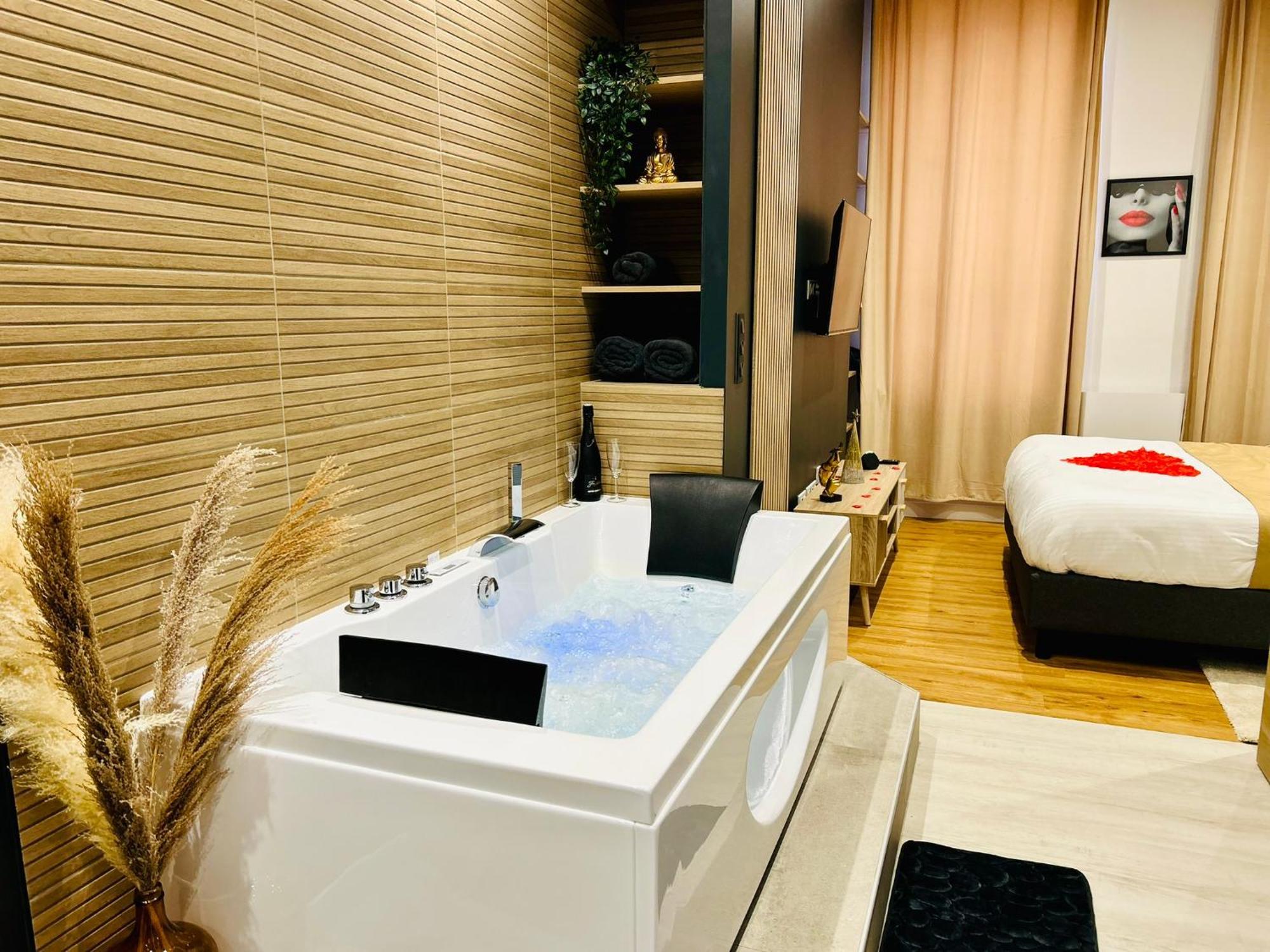 Suite Cosy Jacuzzi Troyes - Secrets D'Ana Exterior photo